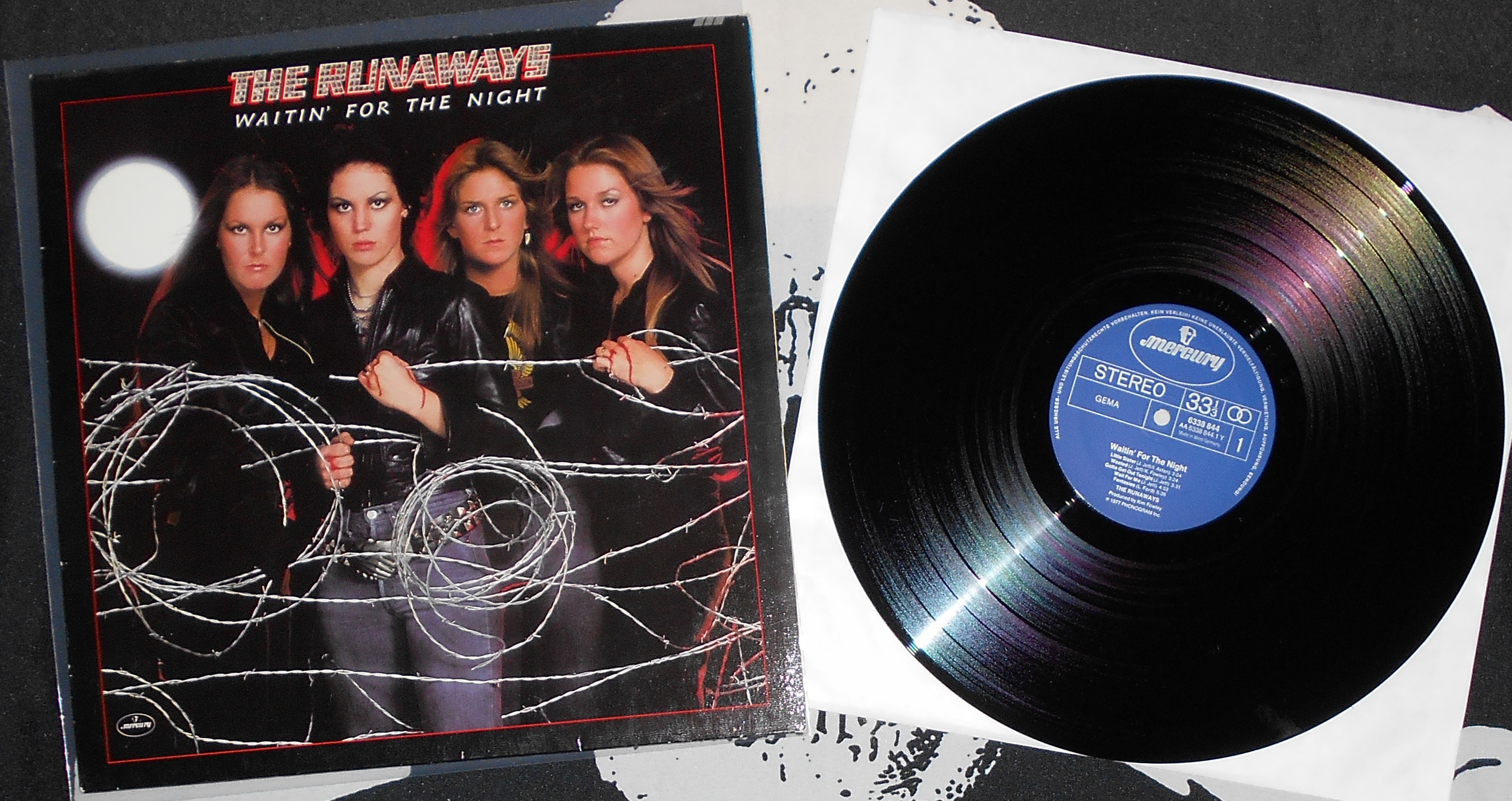 RUNAWAYS - Waitin for the Night (1).JPG