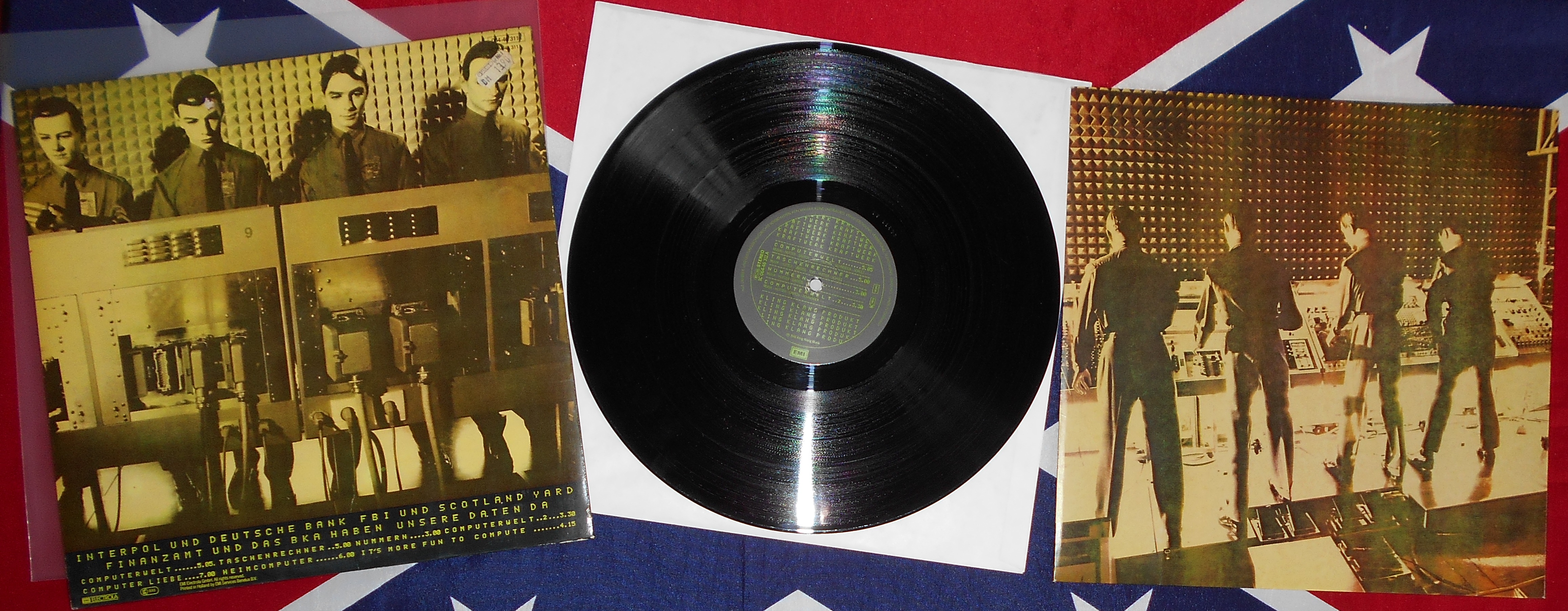 KRAFTWERK - Computrwelt (2).JPG