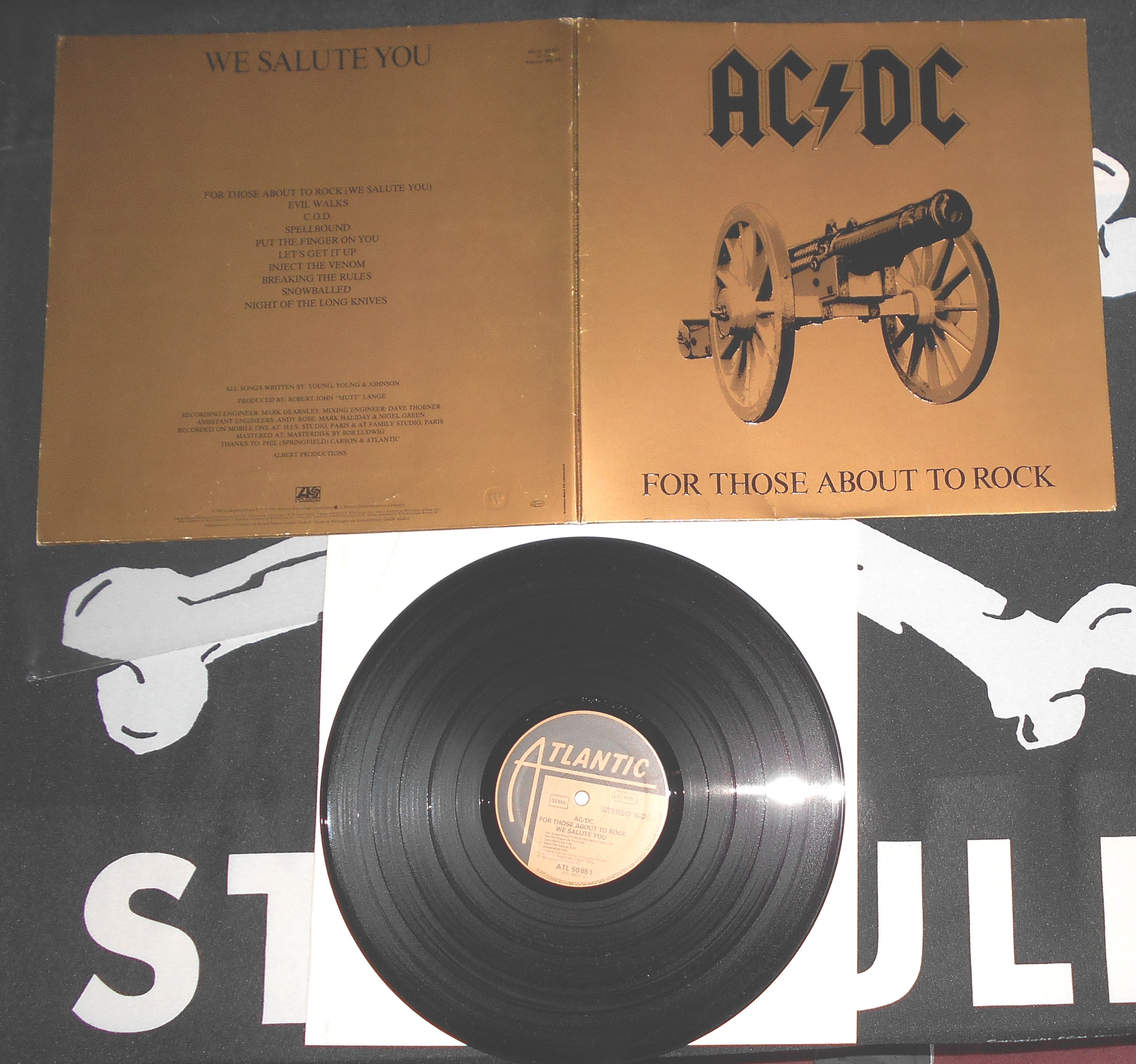 ACDC _ For those about to rock (1).JPG