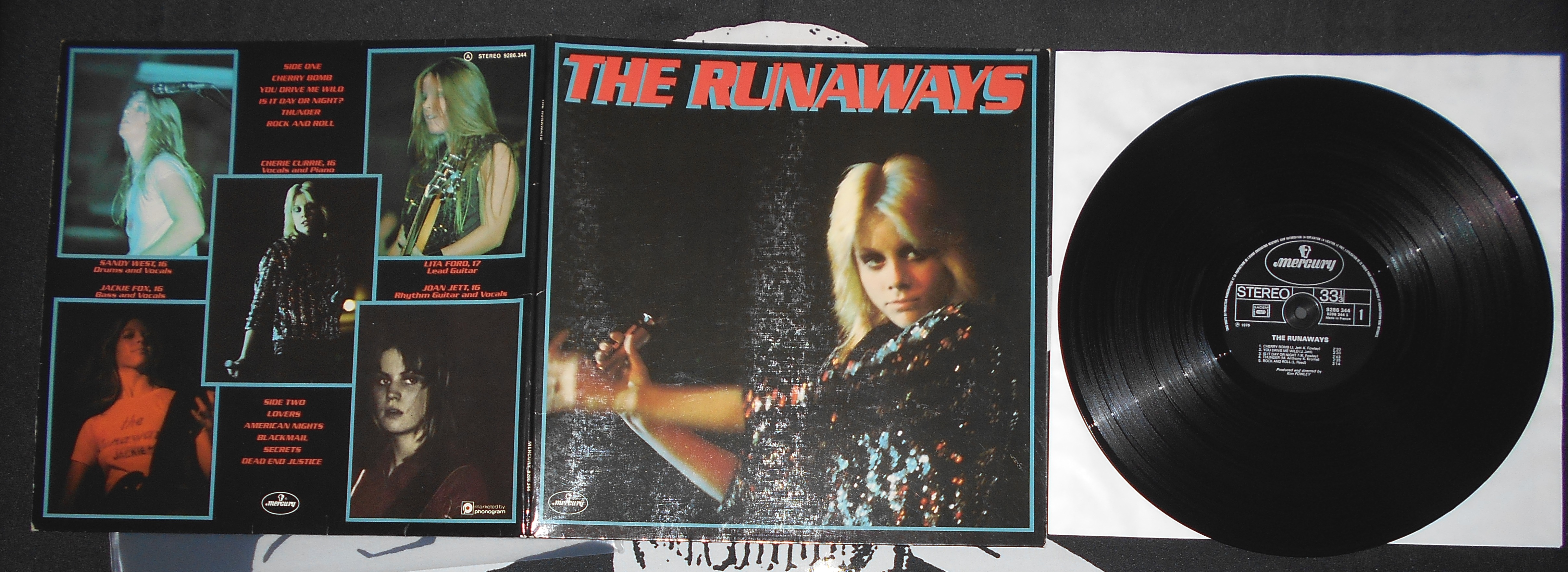 RUNAWAYS - The Runaways (2).JPG