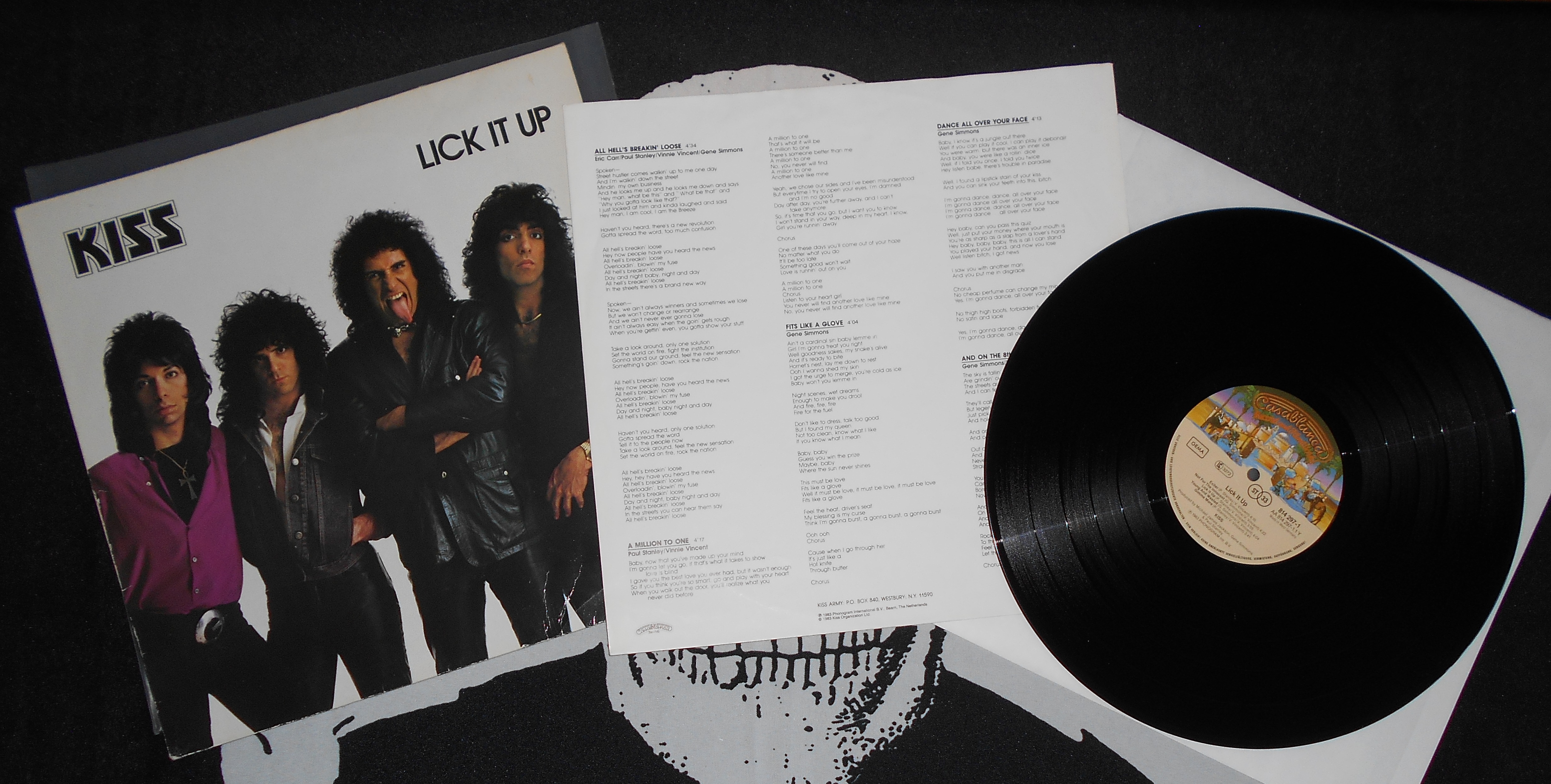 KISS - Lick it up (1).JPG