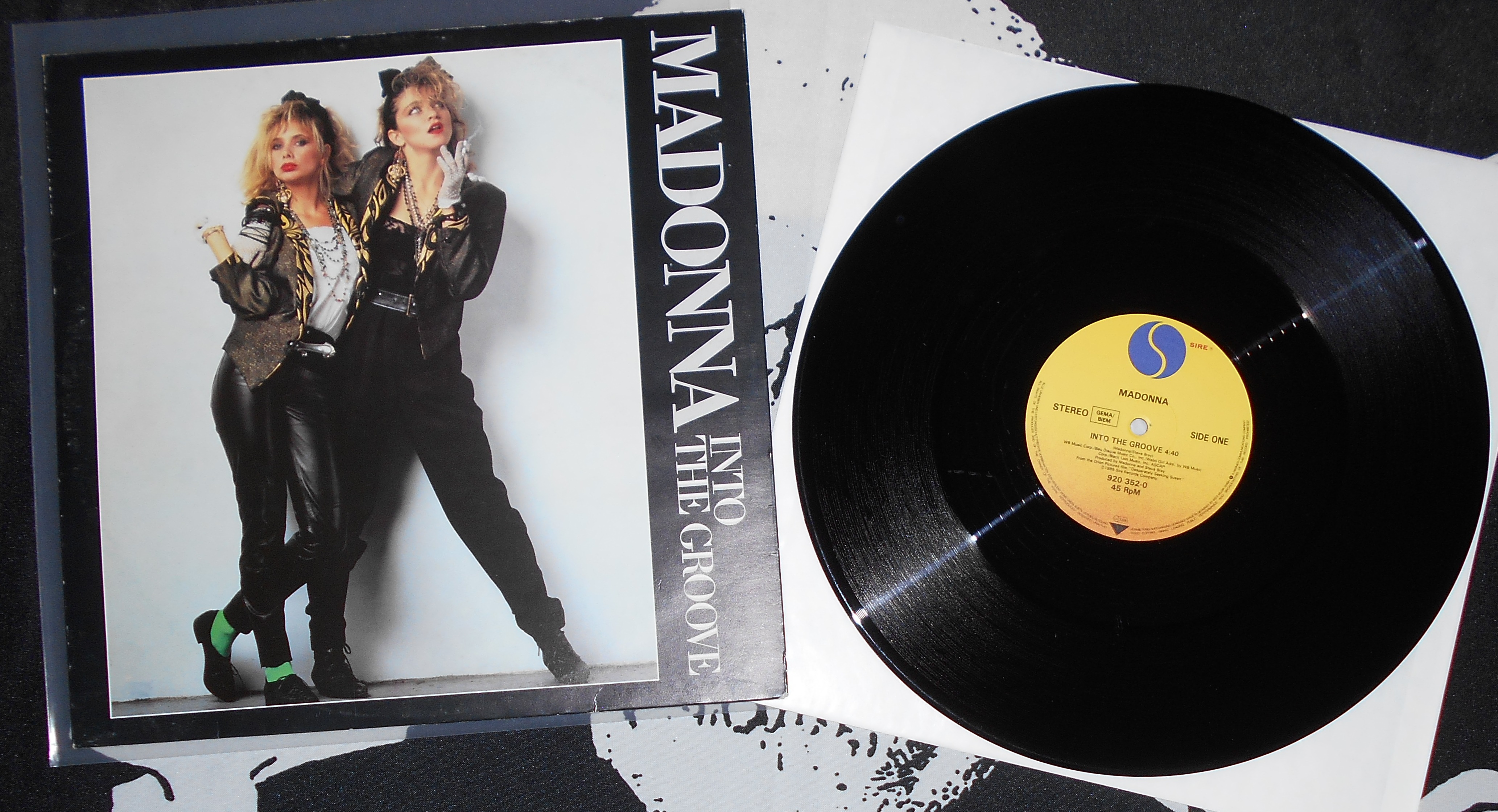 MADONNA -Into the Groove (1).JPG