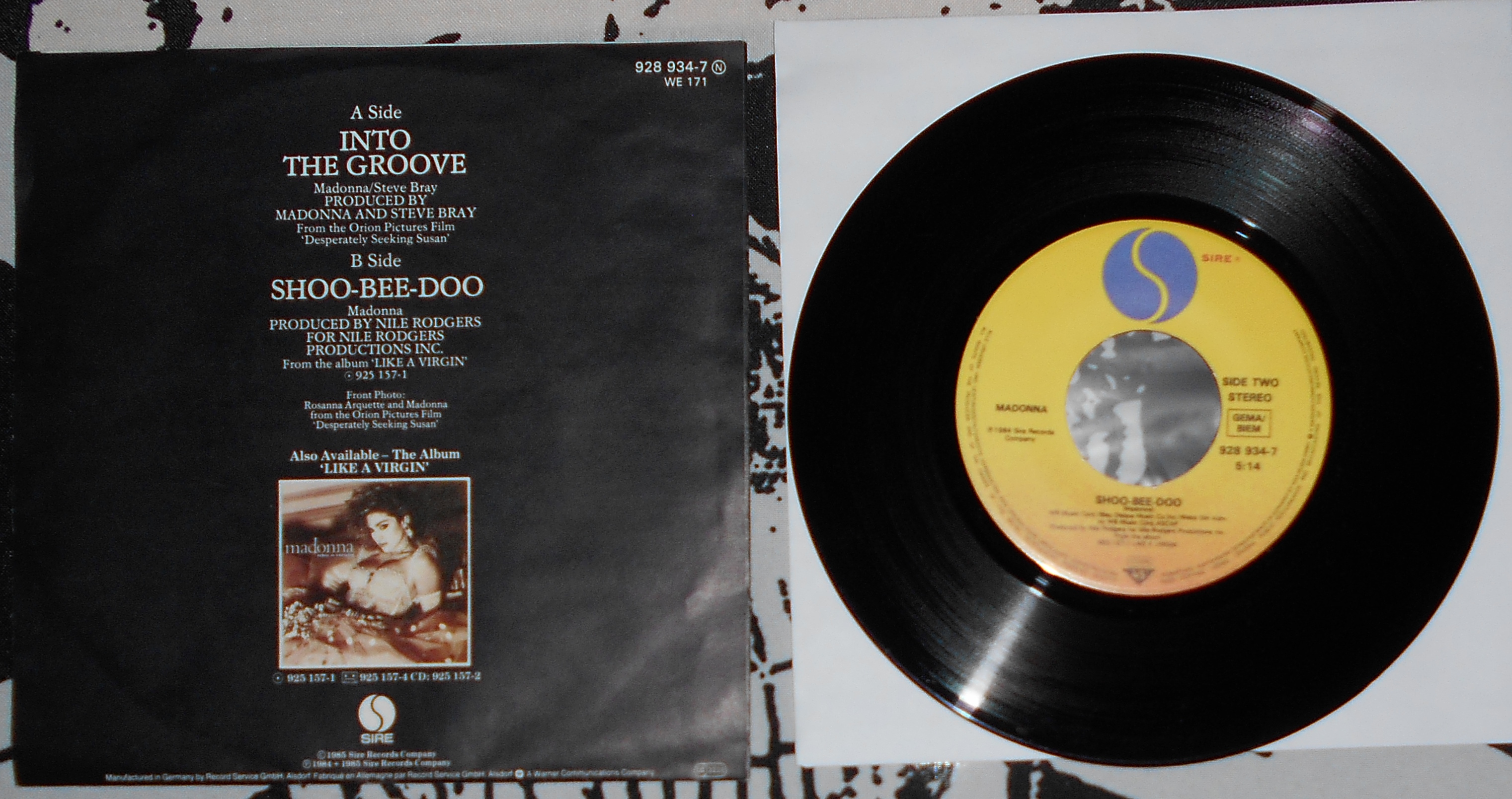 MADONNA - Into the Groove (2).JPG