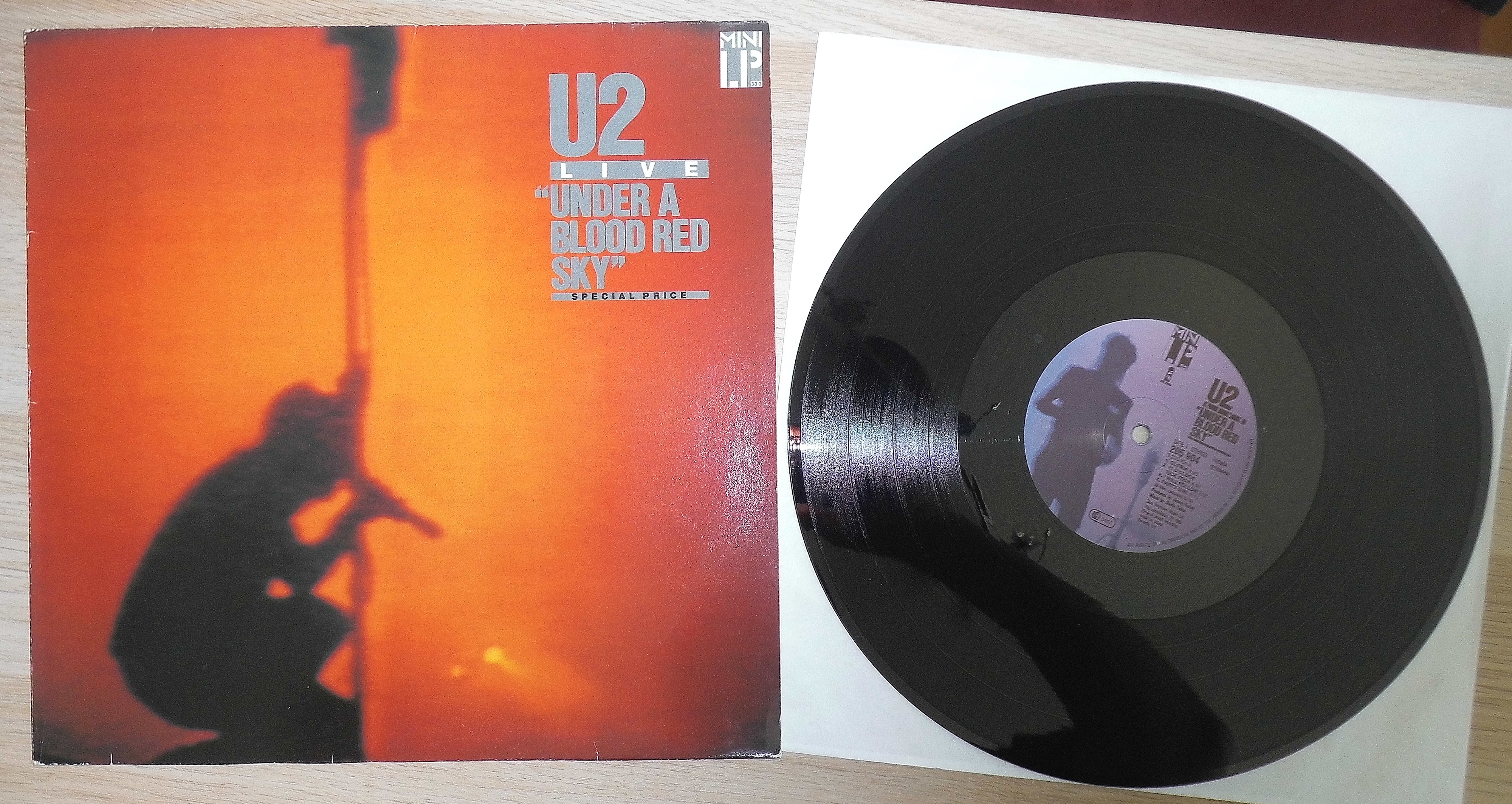 U2 - Under a bloodred Sky (1).JPG