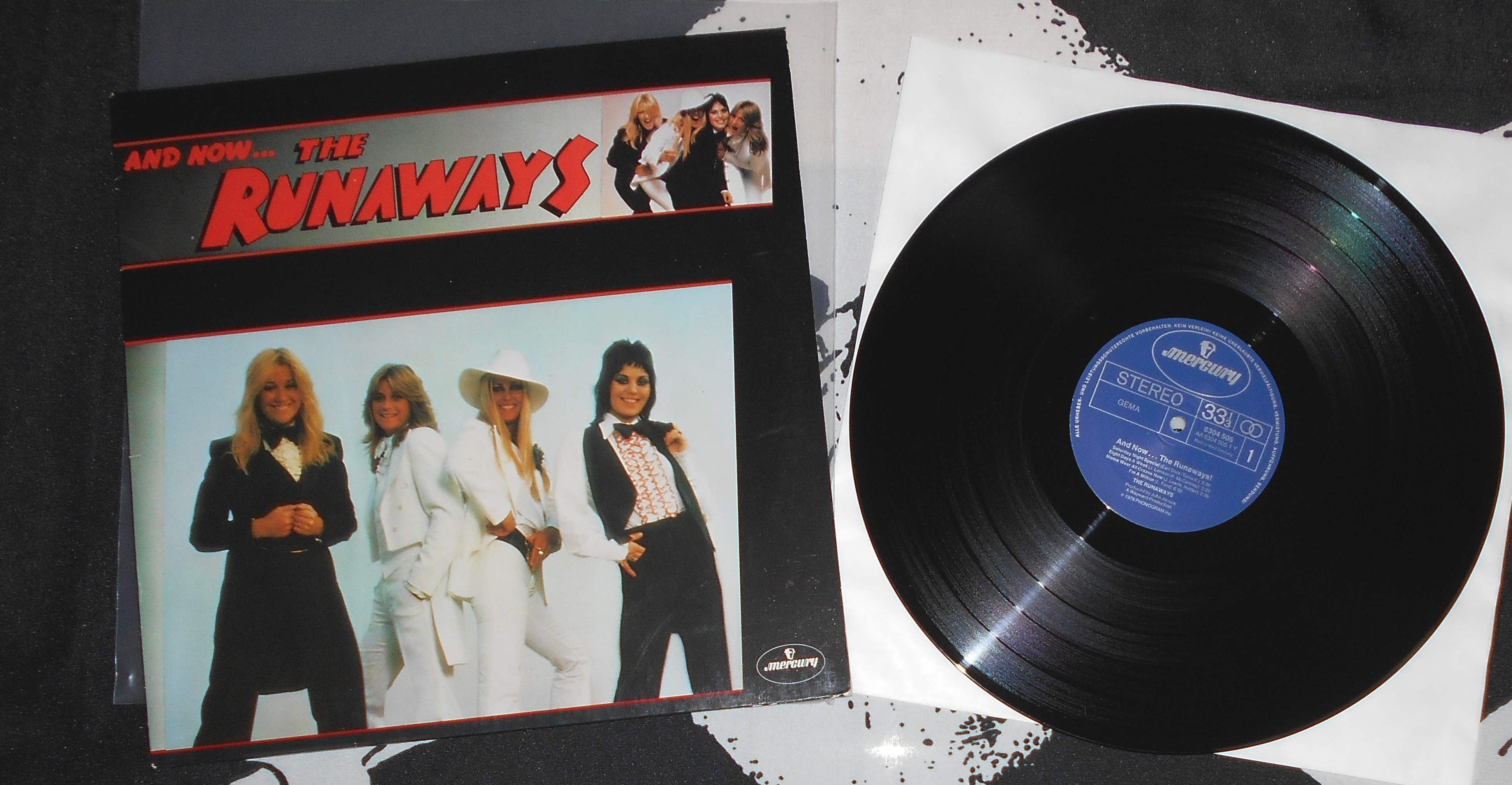 RUNAWAYS - And now the RUNAWAYS (1).JPG