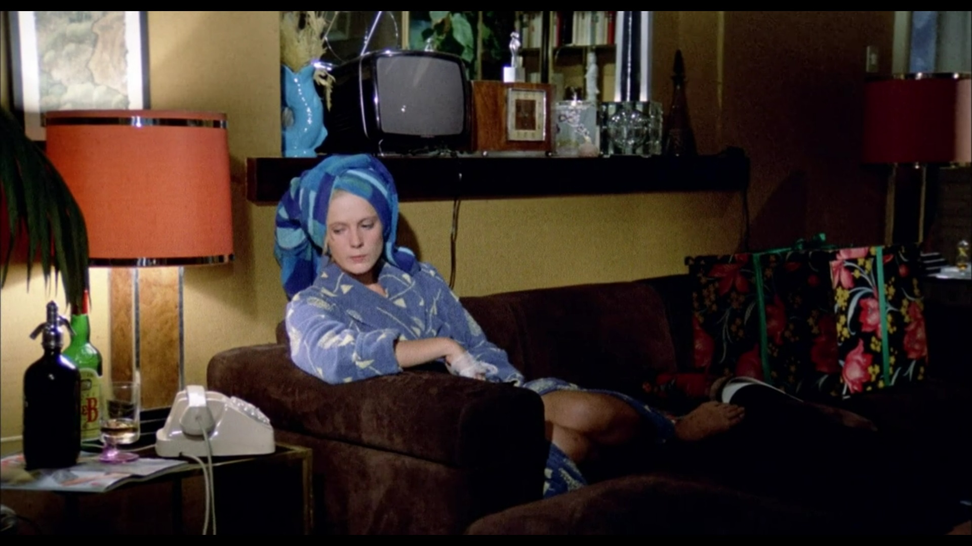 Das Parfüm der dame in Schwarz 2.jpg