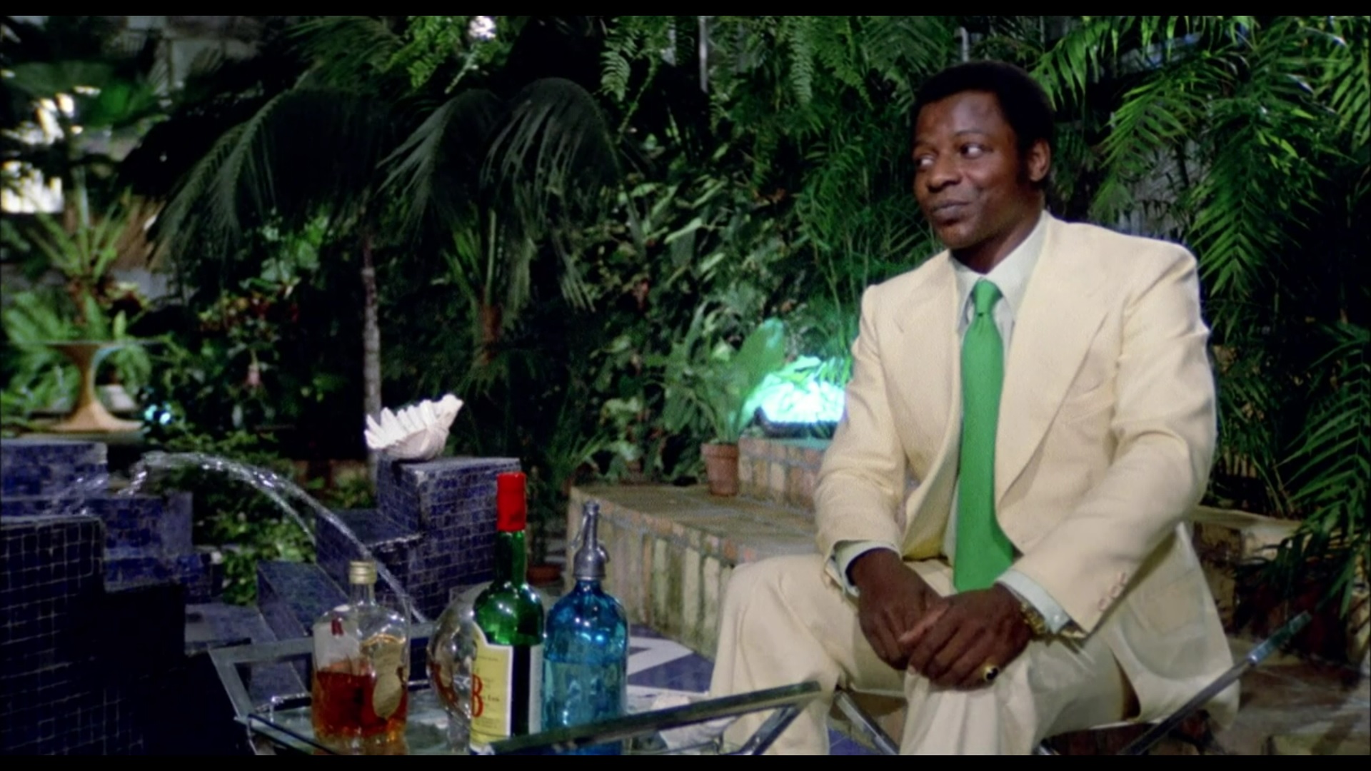 Das Parfüm der dame in Schwarz.jpg