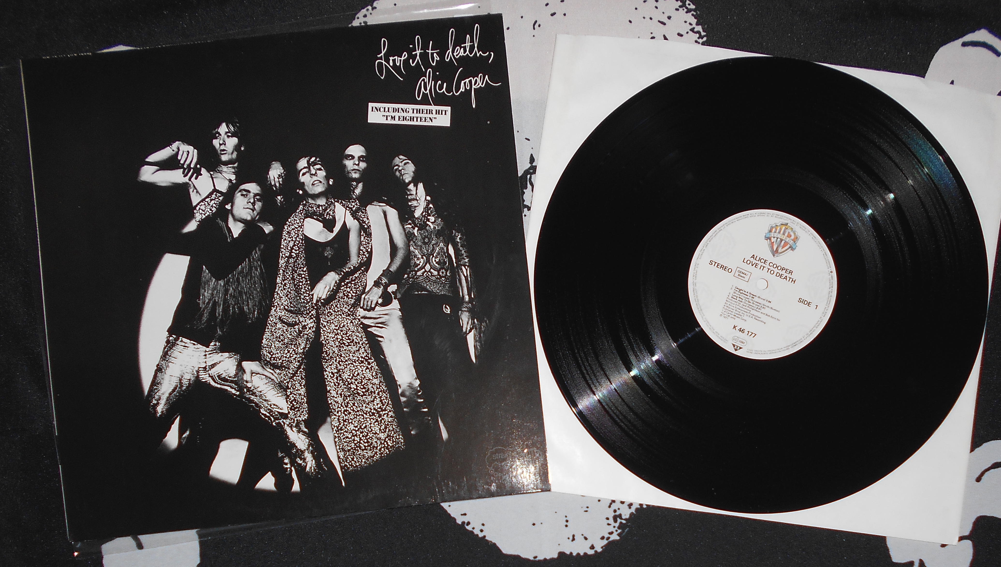 ALICE COOPER - Love it to Death (1).JPG