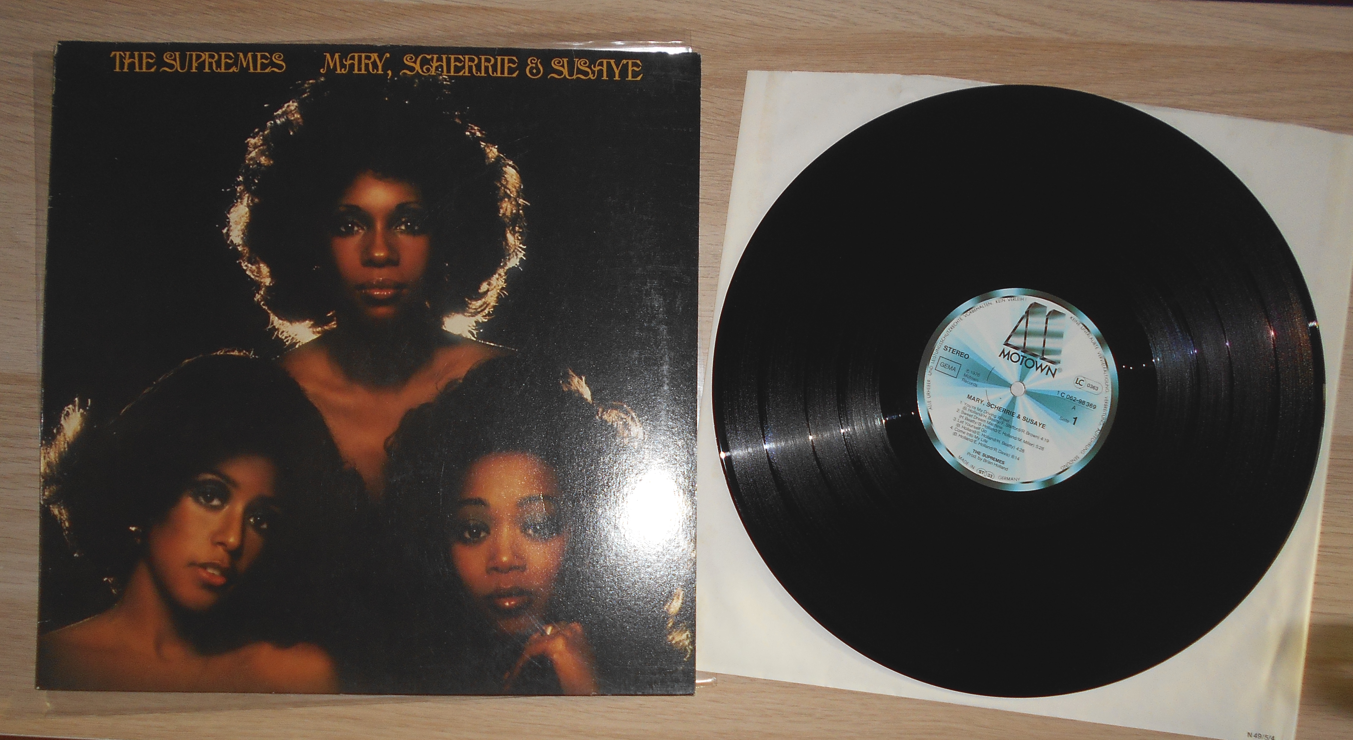 SUPREMES - Mary, Scherrie and Susaye (1).JPG