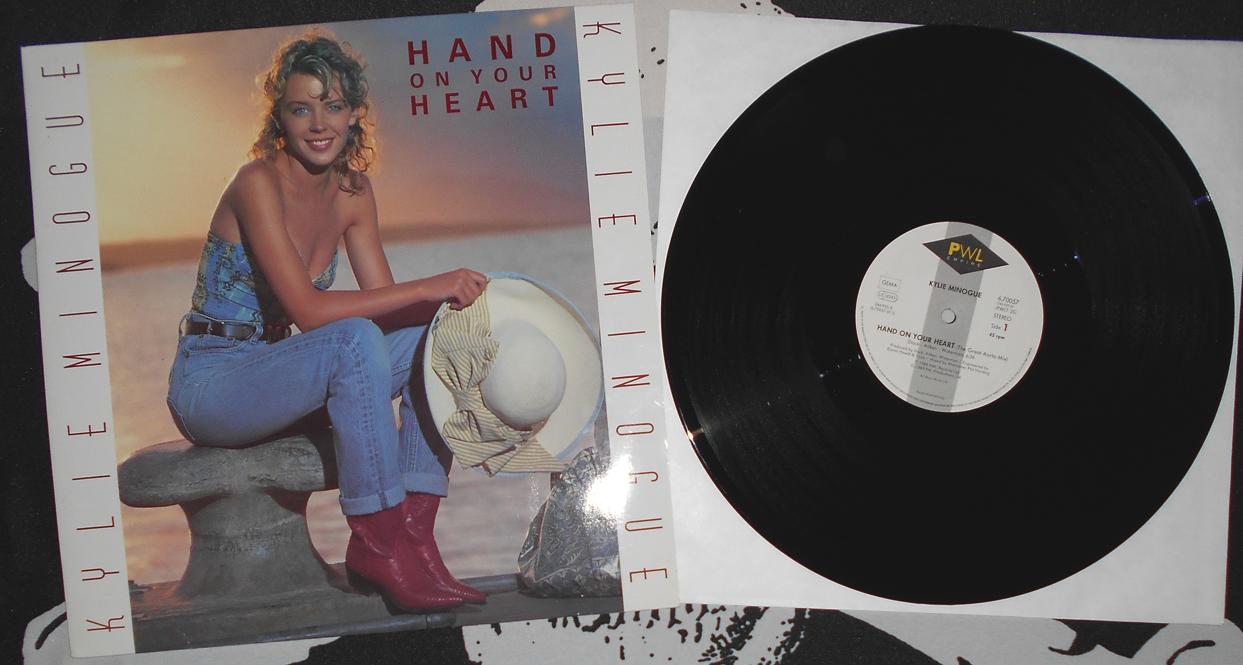 MINOGUE, KYLIE - Hand on your Heart (1).JPG